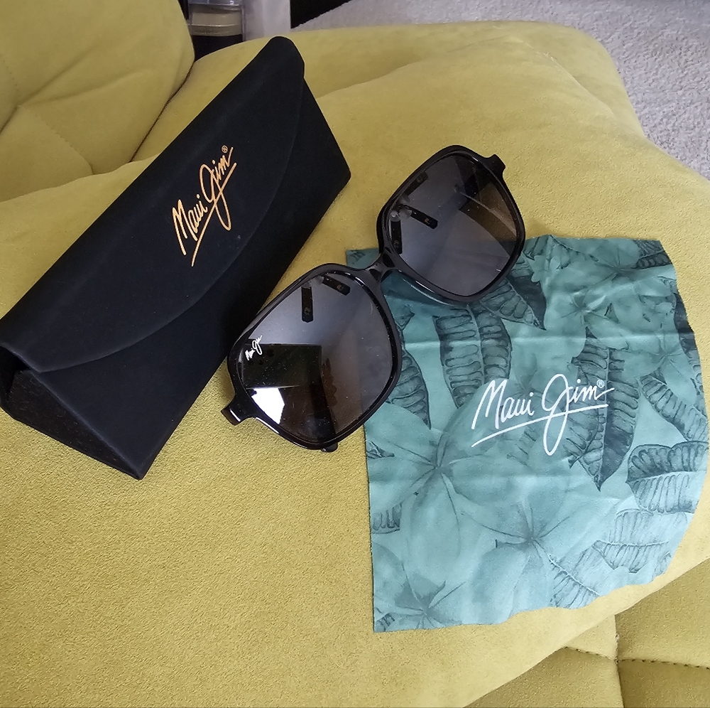 Maui Jim Black Little Bell Sunglasses with Case and Cloth